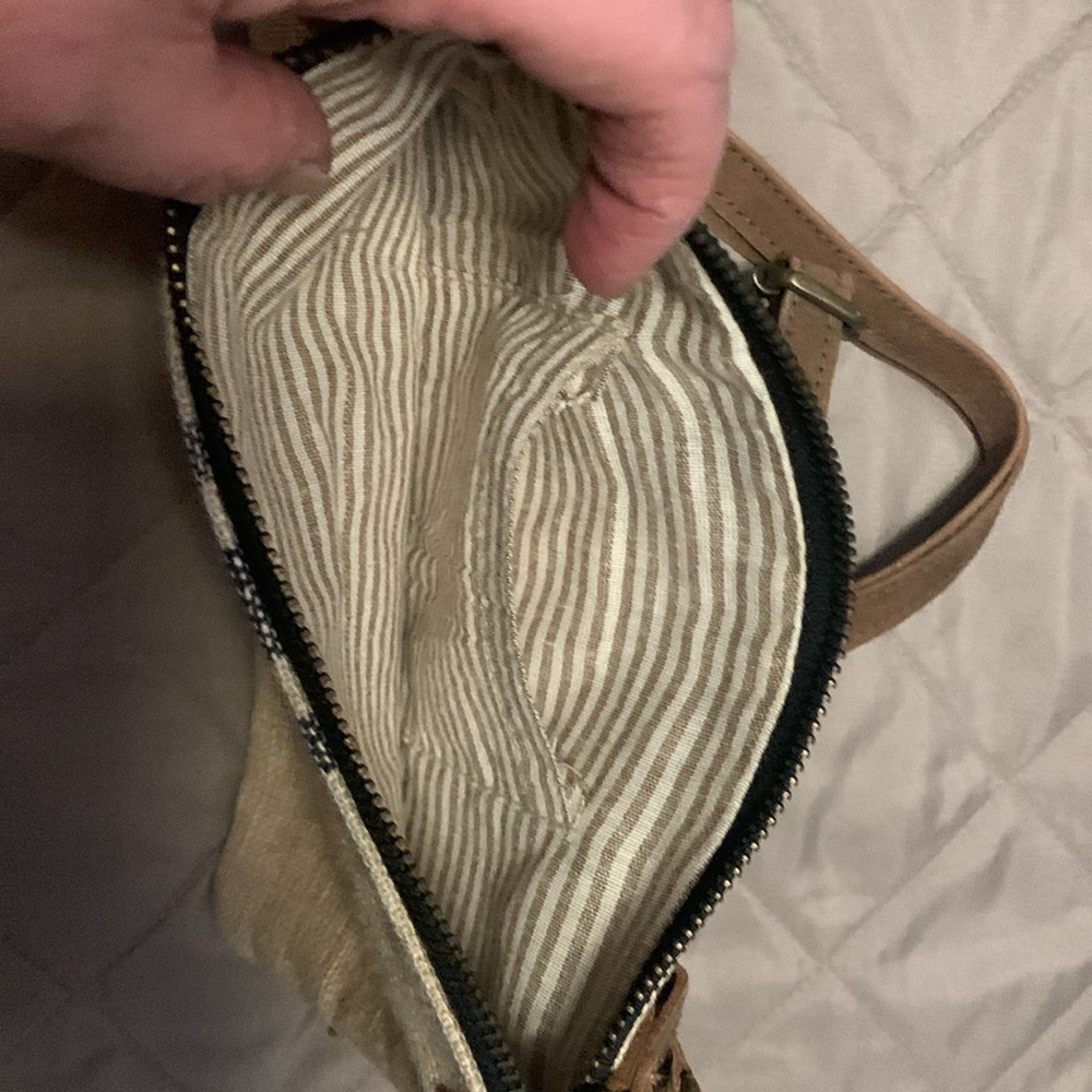 Crossbody - Picture 4 of 4